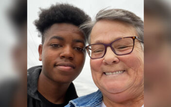 Unlikely Friendship Forms Between Grandma and Teen Who Drives Miles to Return Her Lost Wallet