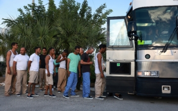 Judge Blocks Florida Law Criminalizing Transport of Illegal Immigrants Into State