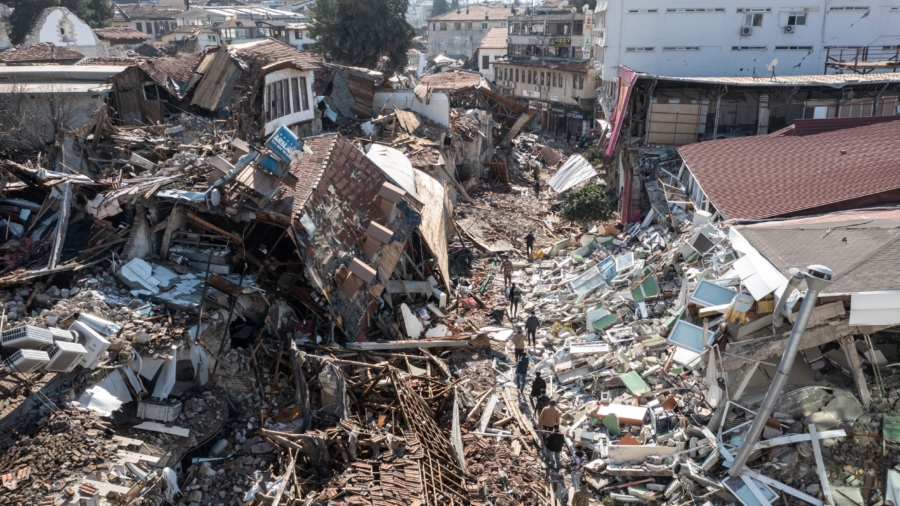 Survivors of Turkey, Syria Quake Struggle to Stay Warm, Fed as Death Toll Passes 19,300