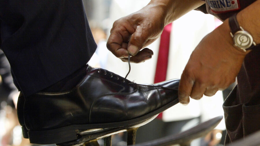 NYC Shoe Shiners Struggle to Stay in Business