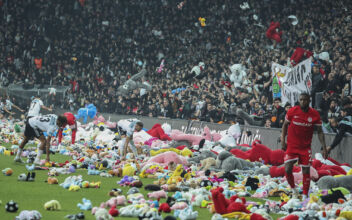 Turkish Soccer Fans Throw Stuffed Animals on the Field, Vent Dissatisfaction With Government Quake Response