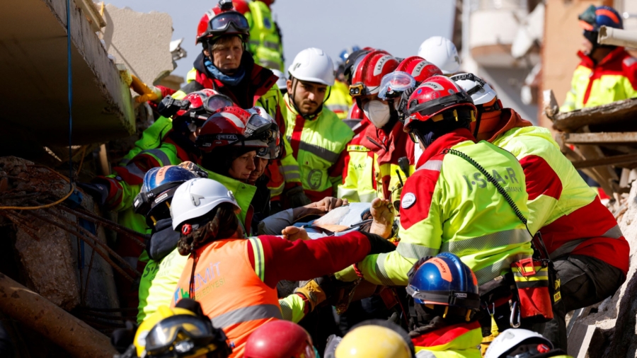 Turkish Woman Dies Day After Her Rescue Following 104 Hours Under Quake Rubble