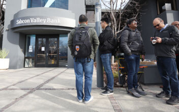 Long Lines Outside SVB, Customers React to Bank Collapse