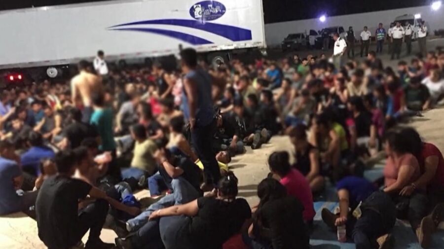 103 Unaccompanied Minors Found Inside Abandoned Trailer in Mexico