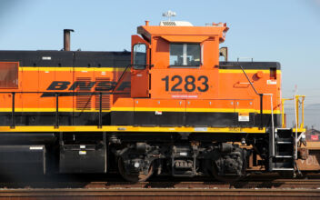 BNSF Train Derails in Washington State, Spilling Diesel Fuel