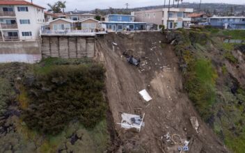 Heavy Rains in California Leave Backyard Pool Perched on Cliff Edge