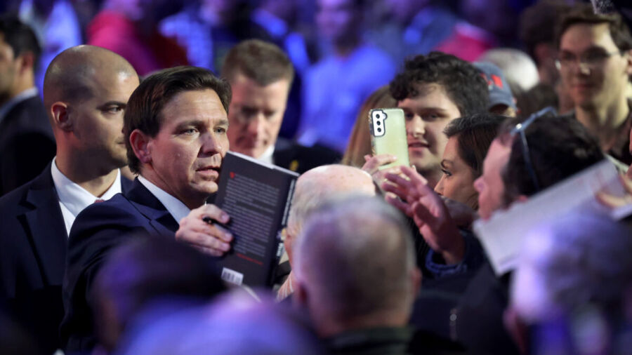 DeSantis Urges Conservatives Never to Surrender to ‘Woke Mob’ in Fiery Iowa Speech