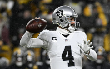 Derek Carr Agrees to Sign With New Orleans