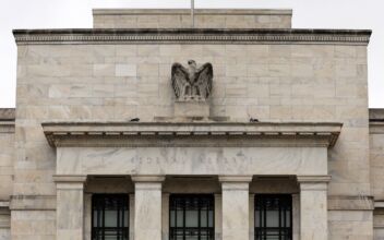 Federal Reserve Pauses Tightening as Emergency Lending Hits $300 Billion
