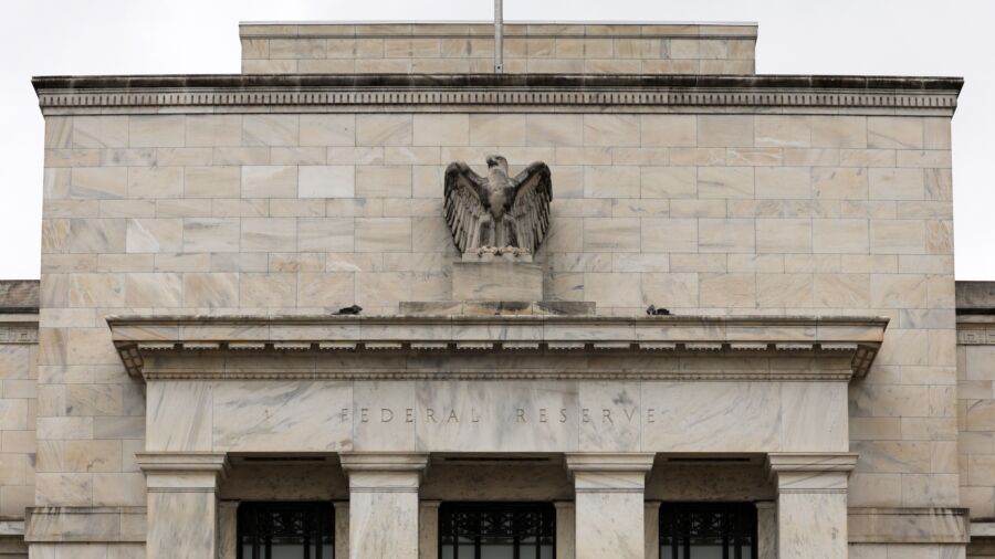 Federal Reserve Pauses Tightening as Emergency Lending Hits $300 Billion