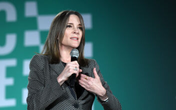 Marianne Williamson Kicks Off 2024 Presidential Campaign