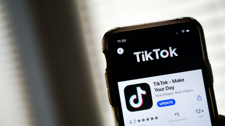 TikTok Whistleblower Says US Data Can Easily Be Accessed From China: Sen. Hawley