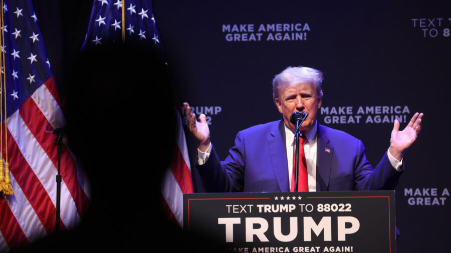 Trump Holds Election Campaign in Iowa