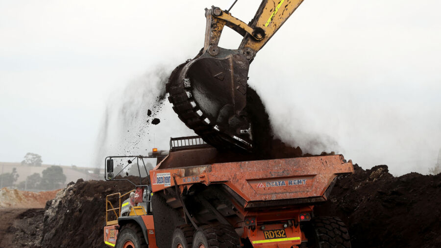 Australian Coal Exports Restart Amid Thawed China Ties