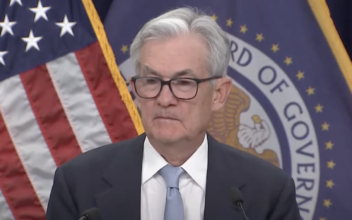 Powell Asked If Government Spending Is Against His Efforts to Rein in Inflation