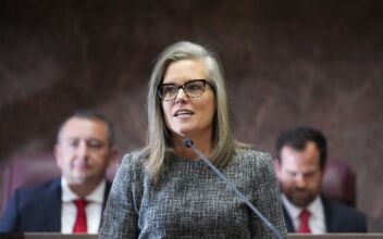Arizona Governor Criticized for Plans to Defy Execution Order