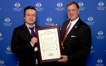Orange County Politician Welcomes Shen Yun With Proclamation
