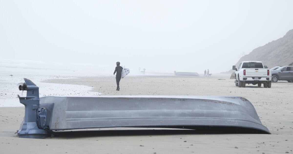 8 Dead After Suspected Migrant Boats Crash Near US Coast Officials NTD