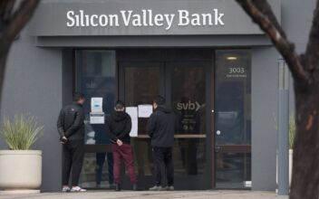Government Steps In With Plan to Protect All Deposits at Silicon Valley Bank