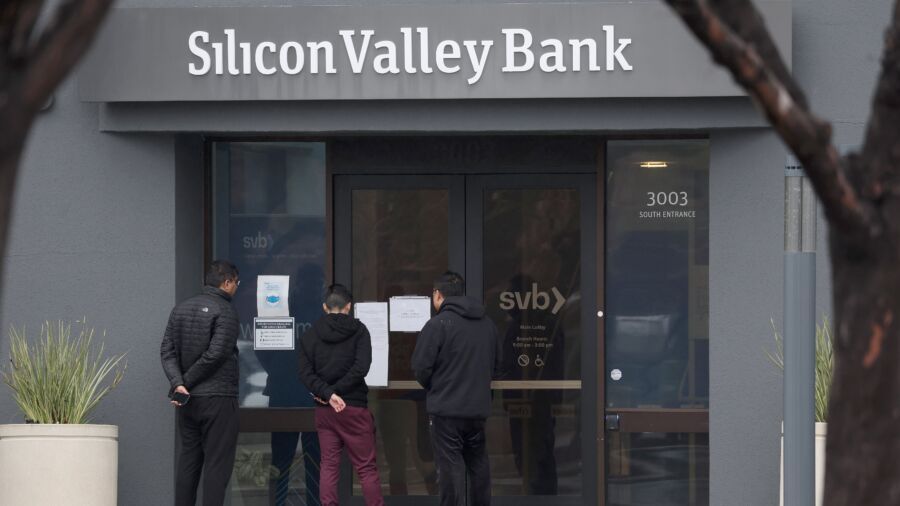 Government Steps In With Plan to Protect All Deposits at Silicon Valley Bank
