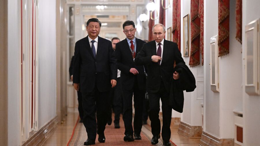 Analysts: Xi Covertly Aims to Prolong Ukraine War