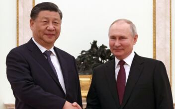 Analysts: Xi Covertly Aims to Prolong Ukraine War