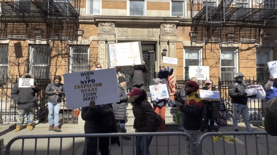 'Drag Story Hour' Draws Supporters, Protesters