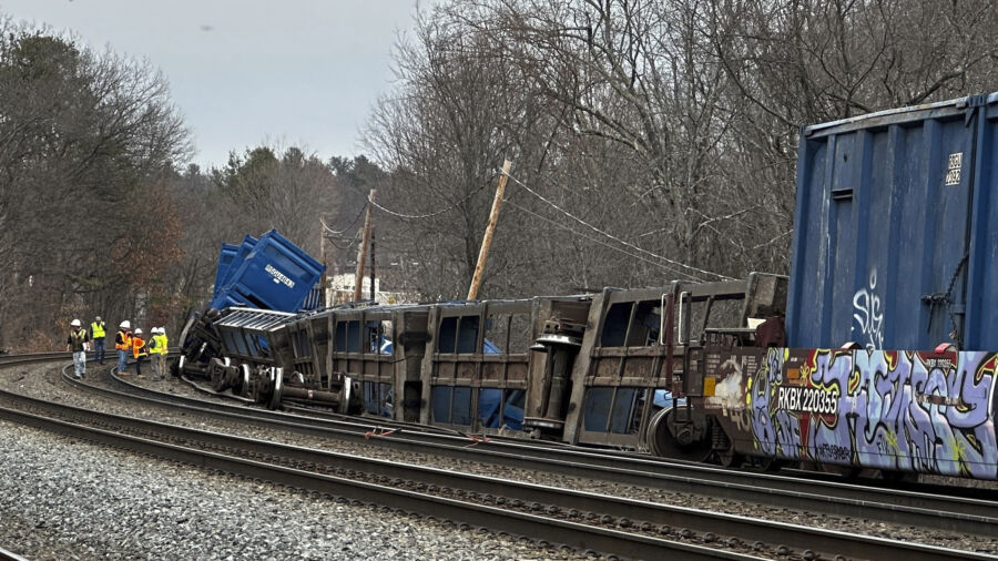 Massachusetts Train Derails, No Hazardous Cargo Reported