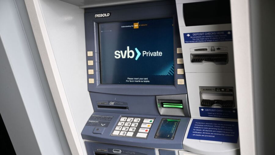 Small Banks See Record Drop in Deposits After SVB Collapse