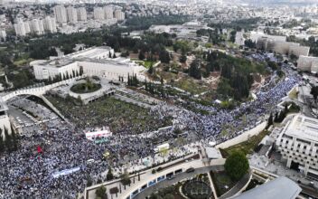 Netanyahu Delays Judicial Overhaul After Mass Protests