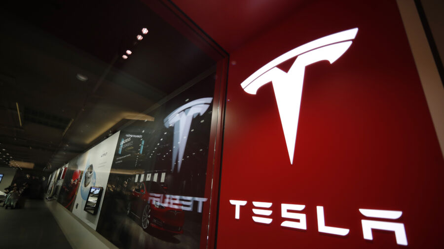 US Opens Investigation Into Tesla Seat Belts Coming Loose