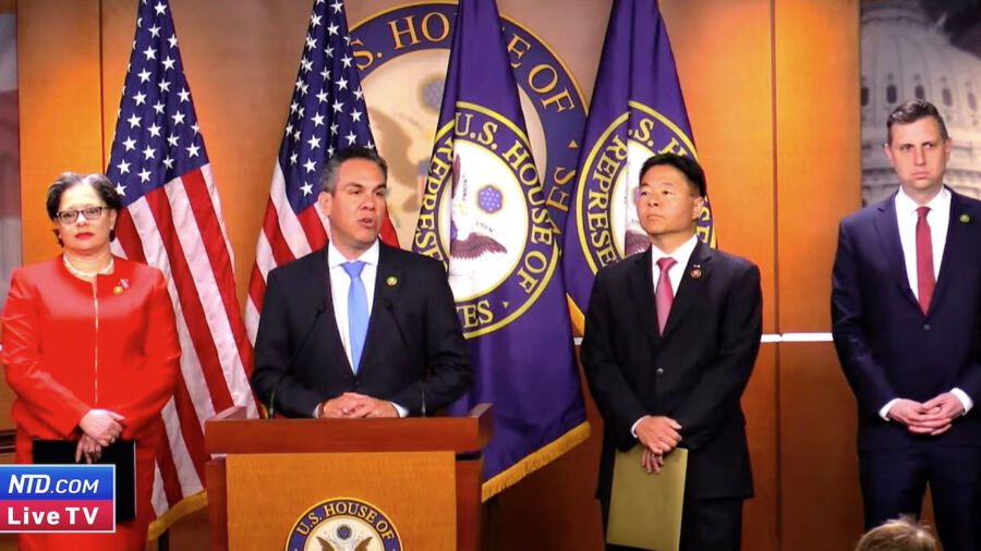 House Democrat Leaders Hold Weekly Press Conference (March 28)
