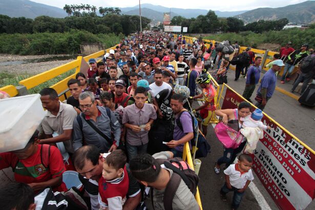 Topshot-venezuela-crisis-colombia-border
