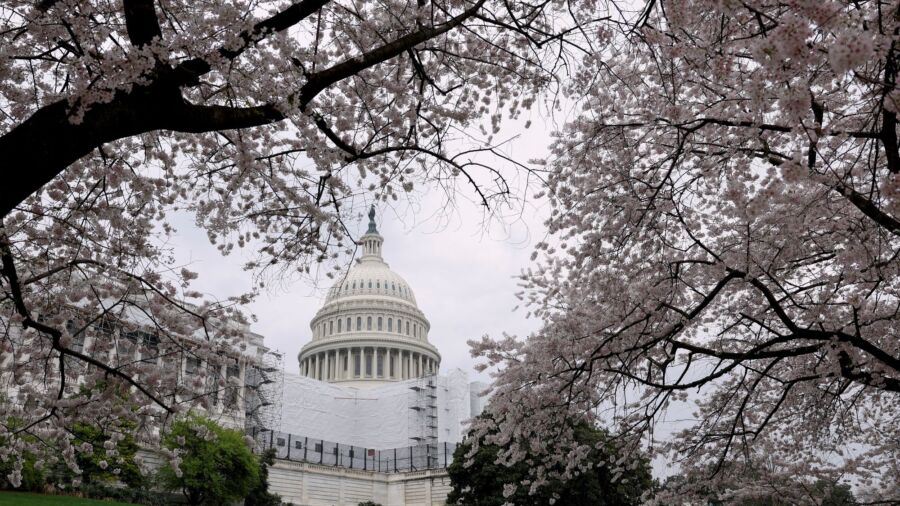 House Passes Sweeping Energy Bill; Schumer Says 'Dead-on-Arrival' in Senate