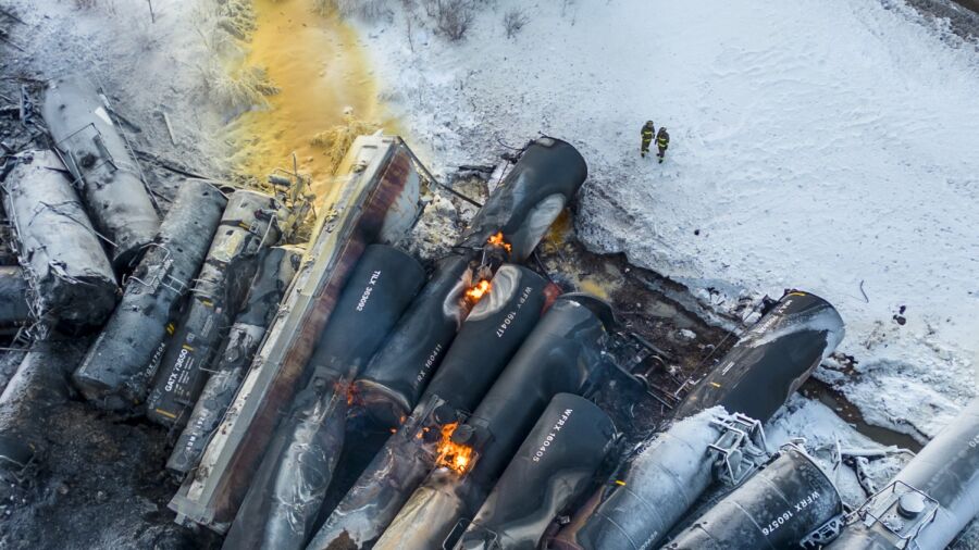 Evacuation Order Lifted After Train Carrying Flammable Materials Derails in Minnesota, Catches Fire