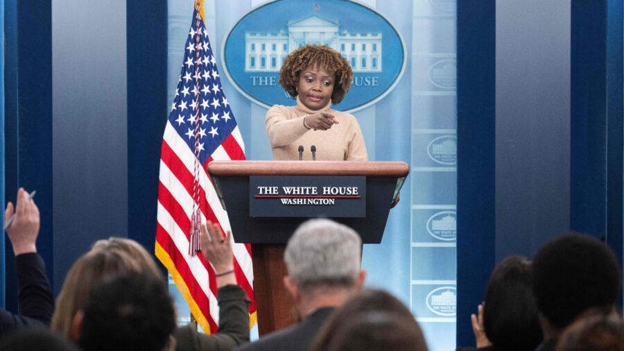 White House Holds Daily Briefing (March 30)