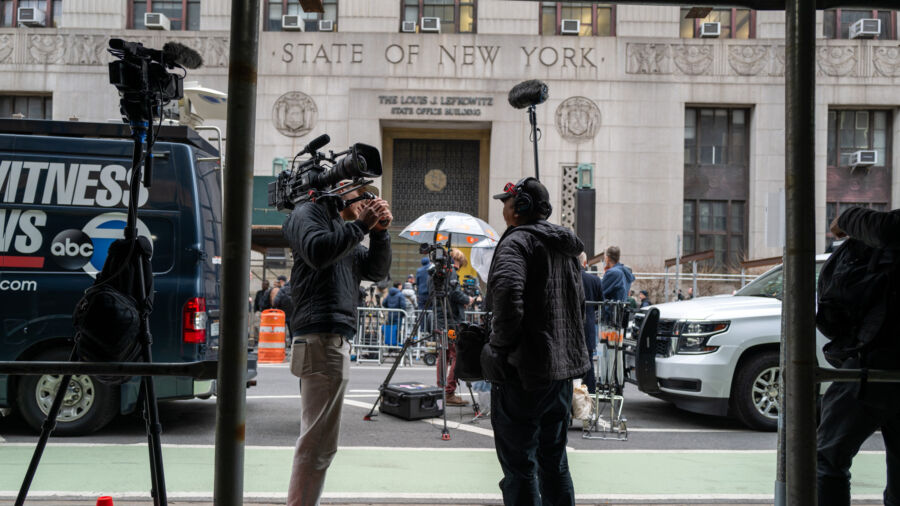 Stakeout Outside New York County District Attorney After Trump Indicted