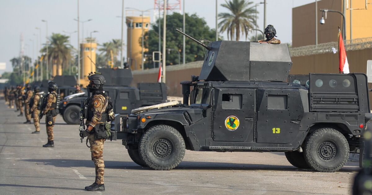 US Embassy in Baghdad Struck by ‘2 Salvos of Rockets’ | NTD