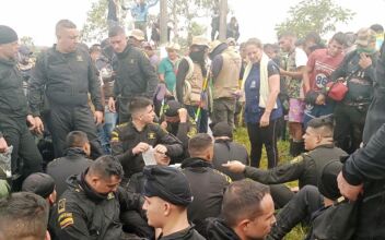 2 Dead, Dozens of Police Held Hostage in Colombia in Protest Against Oil Company