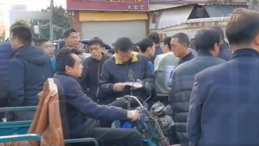 $1.3 per Hour: China Workers Struggle With Few Jobs, Low Wages