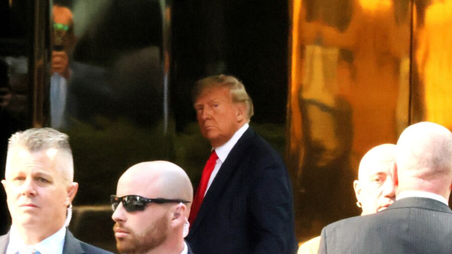Trump Arrives in New York City Ahead of Tuesday's Arraignment