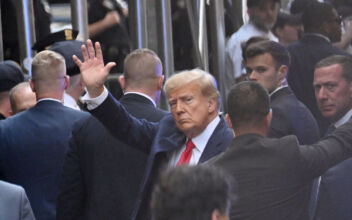 Trump Arrives at Manhattan Courthouse Ahead of Historic Arraignment