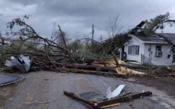 Predawn Missouri Tornado Kills at Least 5, Sows Destruction