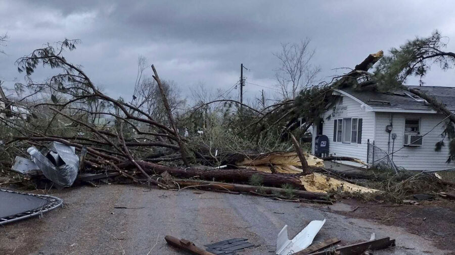 Predawn Missouri Tornado Kills at Least 5, Sows Destruction