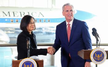 Pelosi Praises McCarthy Meeting With Taiwan President