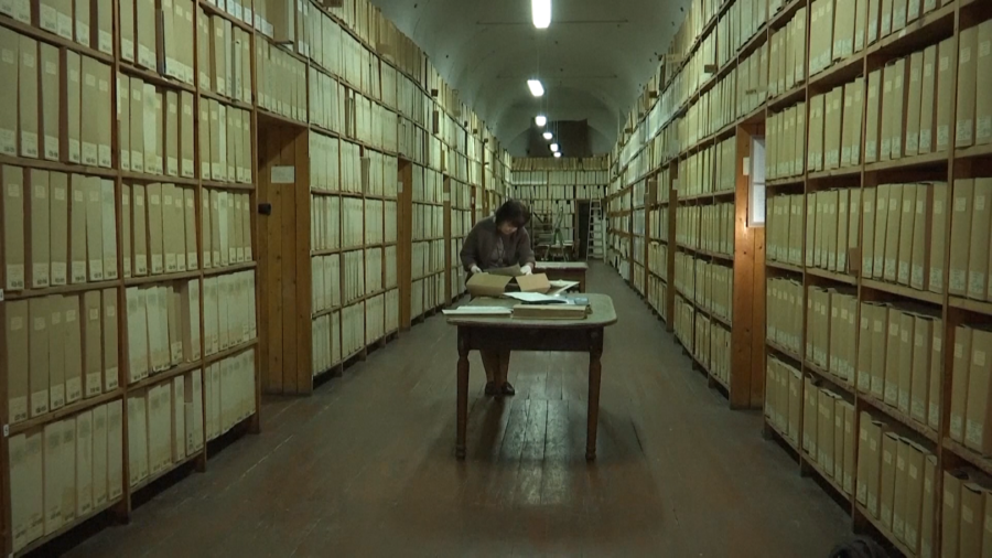 Lviv Residents Comb Through Ancient Archives