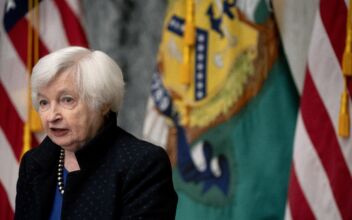Yellen Reassures US on Global Economy, Banking System