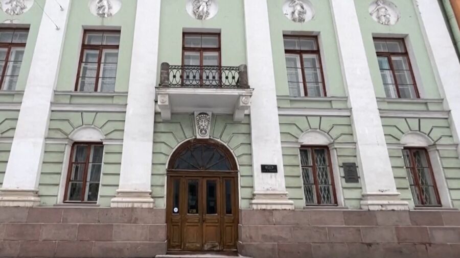 Russian Team Restores Pre-Revolutionary Doors