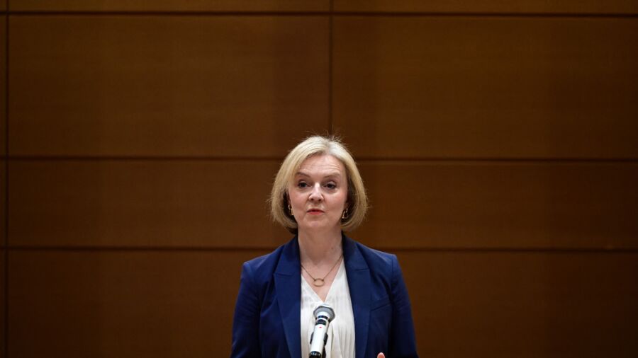 Truss Criticizes Macron for Stance on Taiwan