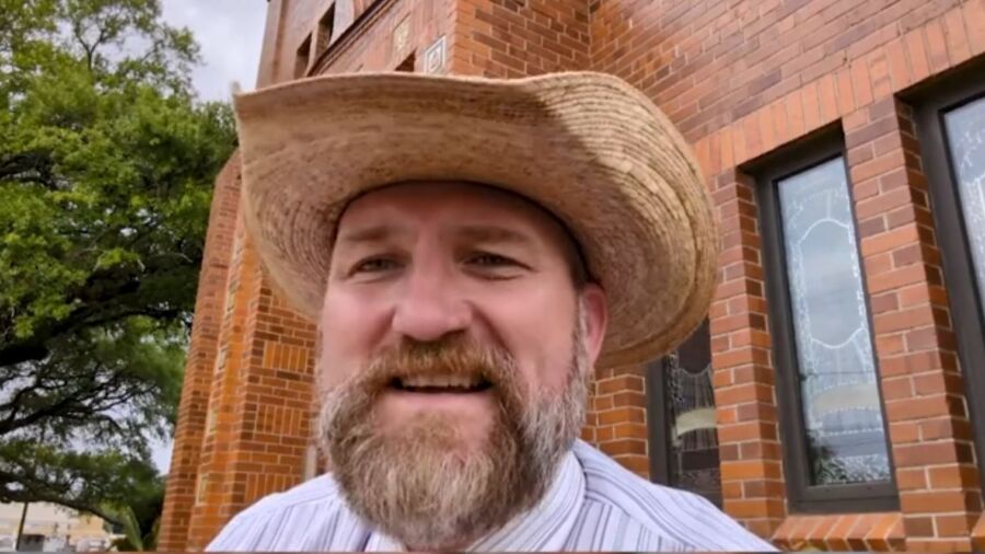 Stranger Offers to Pay for Man’s Groceries
